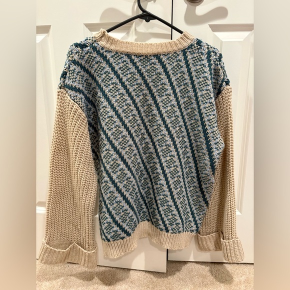 Chunky Knit Colorblock Sweater | Blue & Beige Textured Pullover - Picture 3 of 3